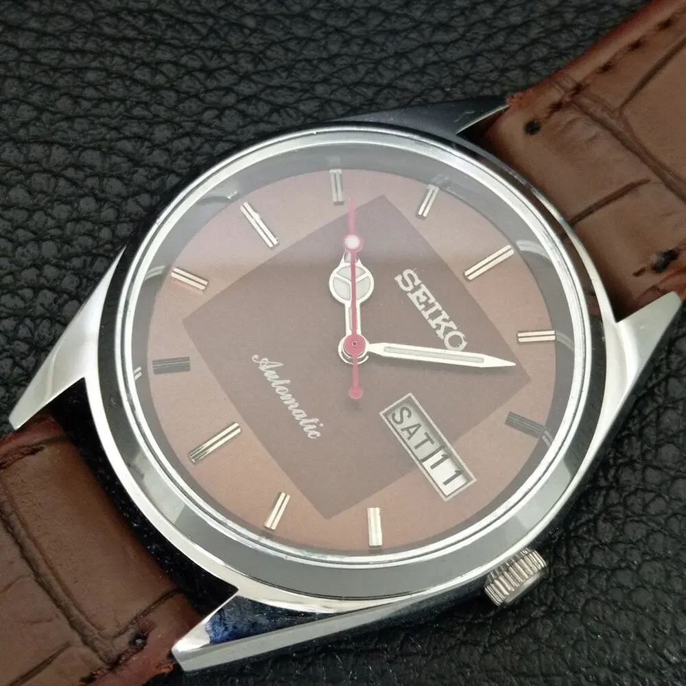 Vintage 1981 Seiko Automatic Mens Silver Watch W/daydate & Silver Accents